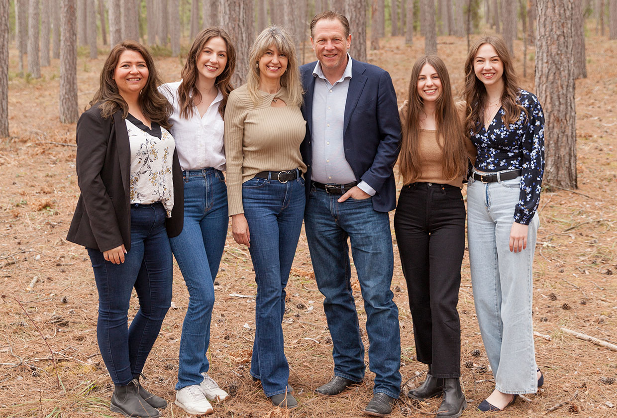 The Enns Family - Curt, Juanita and Kids
