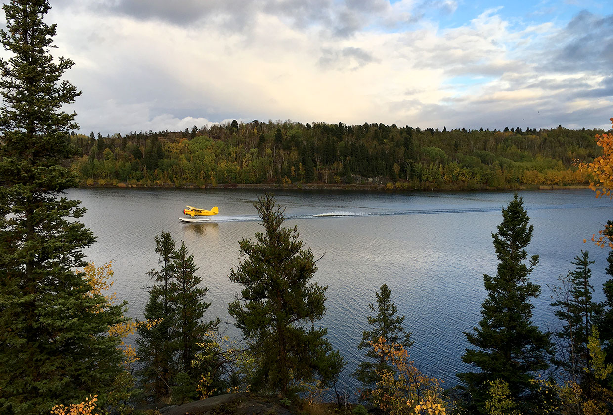 Float Plane landing on Kississing Lake